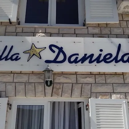 Daniela 3*
